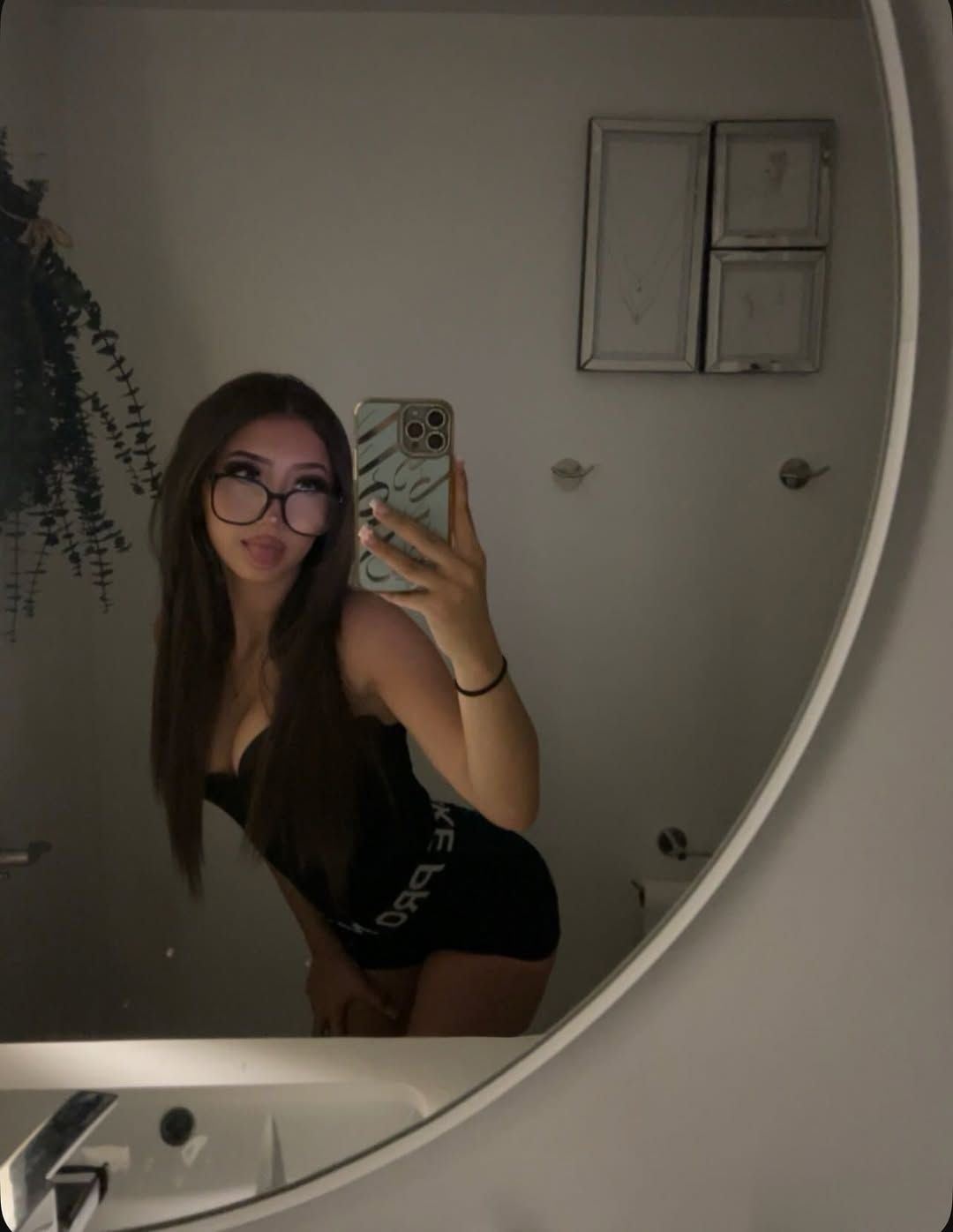 Gül - Kadıköy Escort | İstanbul Vip Model